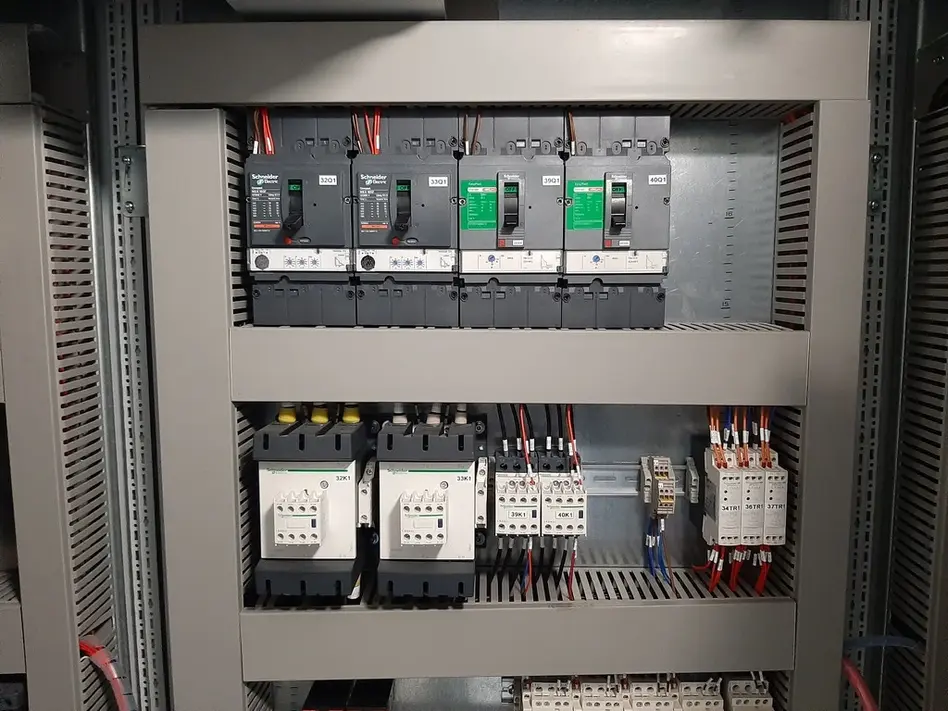 Motor control distribution cabinet